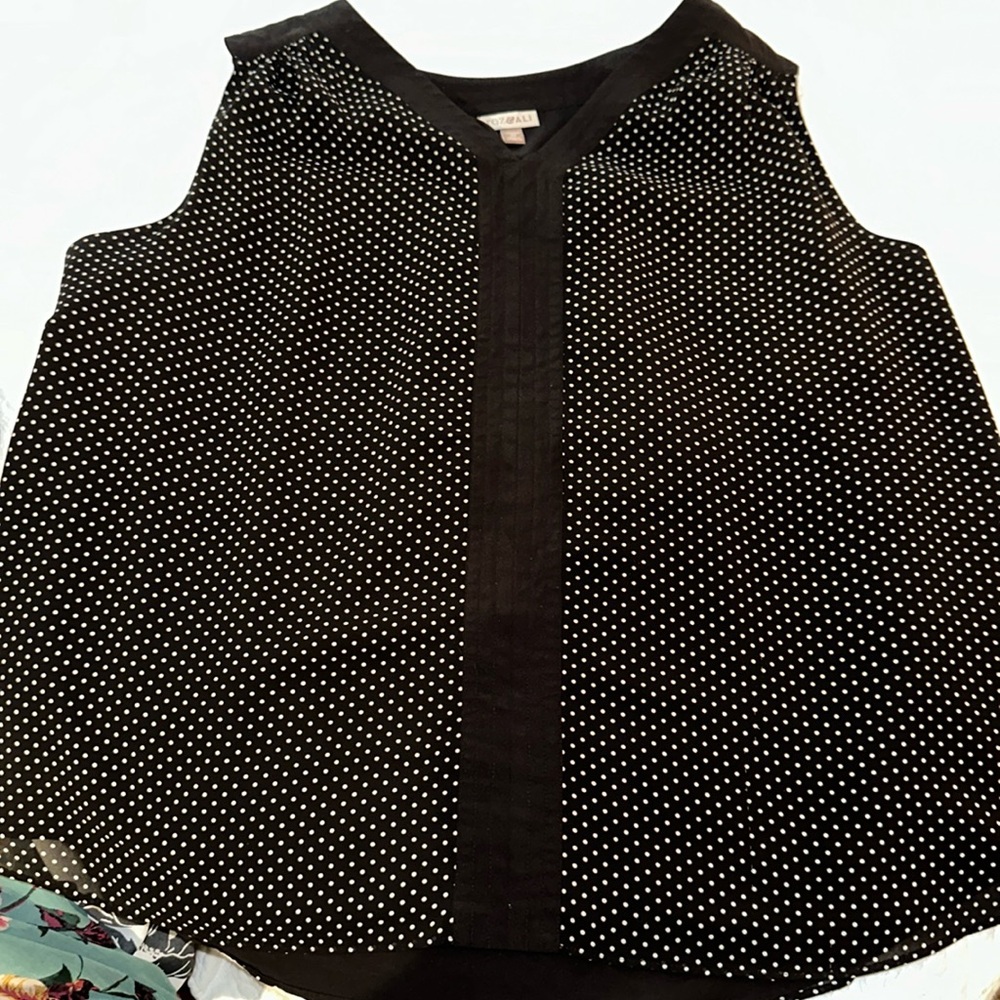 worn once black polkadot sleeveless top